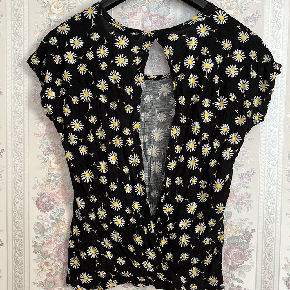 Deb Open-Back Daisy Top - Picture 3 of 3